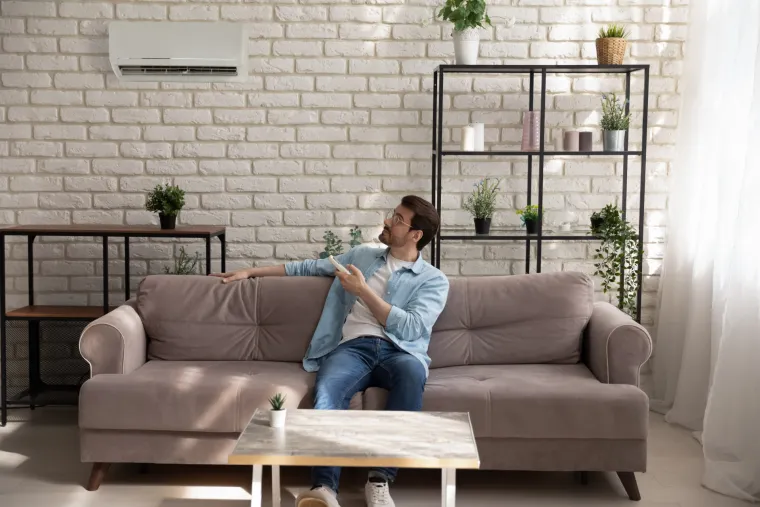 Umorni ste i pada vam koncentracija? Možda vam ne treba godišnji, možda trebate ugasiti klimu. Naime, klimatizacijski uređaji odgovorni su i za stalan osjećaj umora te pad koncentracije. Problem su već spomenute temperaturne razlike koje mogu uzrokovati i smetenost te umor i manjak koncentracije.