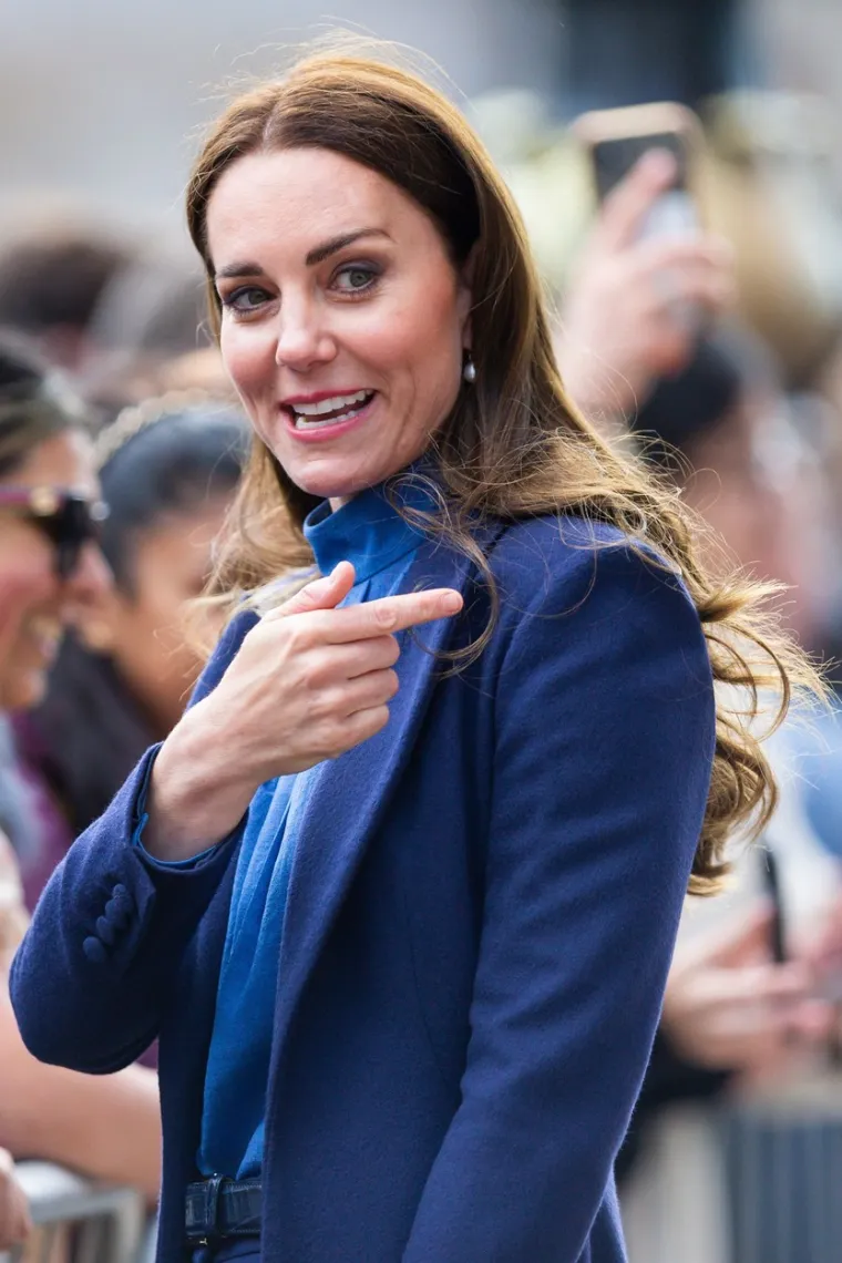 Kate Middleton imala je život i prije nego što se udala za princa Williama. Naime, bila je kupac luksuzne modne trgovine Jigsaw. Posao je dobila kontaktirajući osnivačicu brenda, Belle Robinson, a radila je u odjelu za dodatnu opremu. 