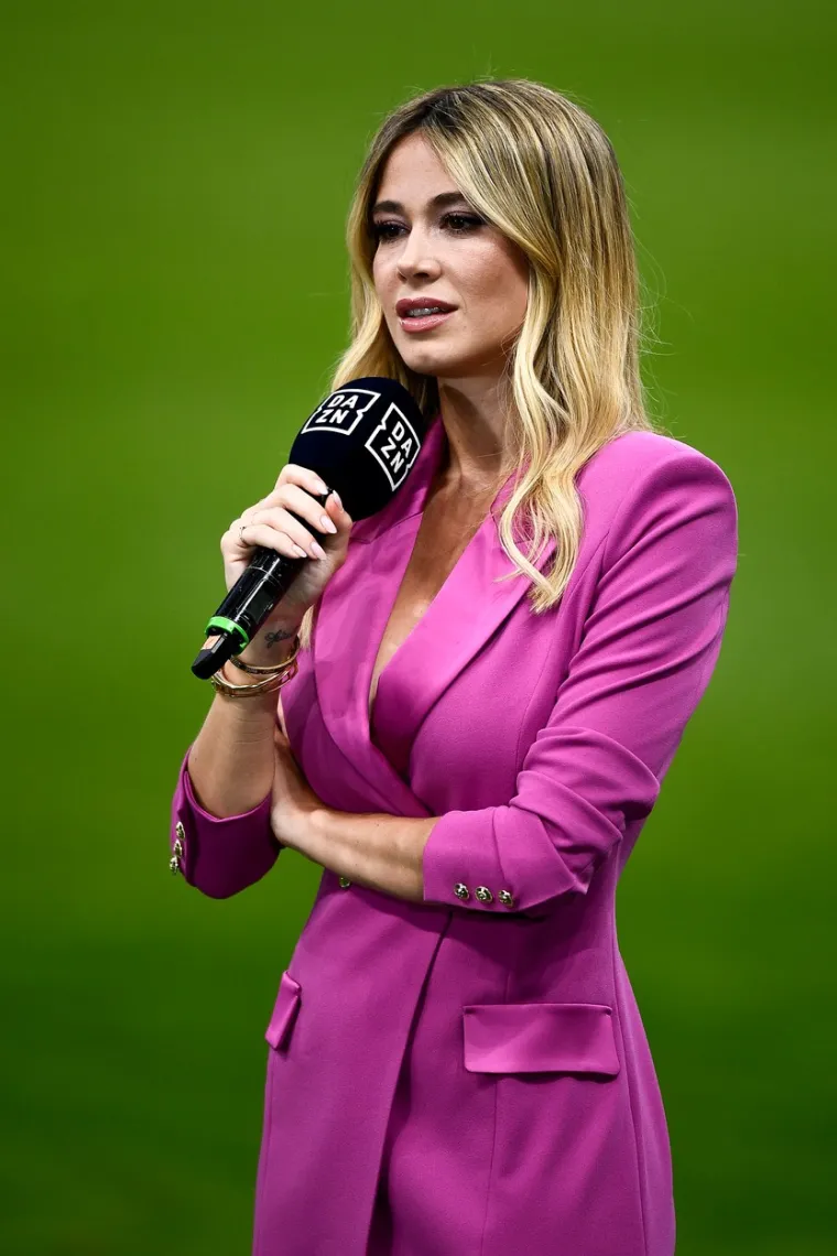 Zanosna Diletta u prekratkoj haljini ušla na San Siro: Stadion je utihnuo, a navijači pali u trans