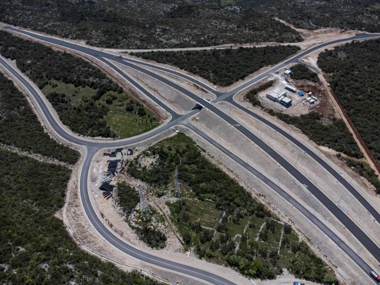 Pogledajte kako iz zraka izgledaju pristupne ceste koje Pelješki most spremno čeka: Otvorenje se očekuje u 'špici' sezone