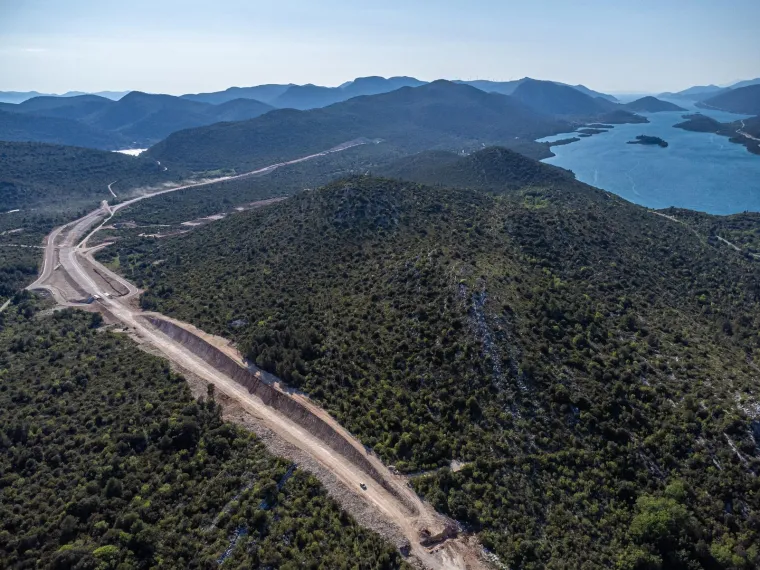 Pogledajte kako iz zraka izgledaju pristupne ceste koje Pelješki most spremno čeka: Otvorenje se očekuje u 'špici' sezone