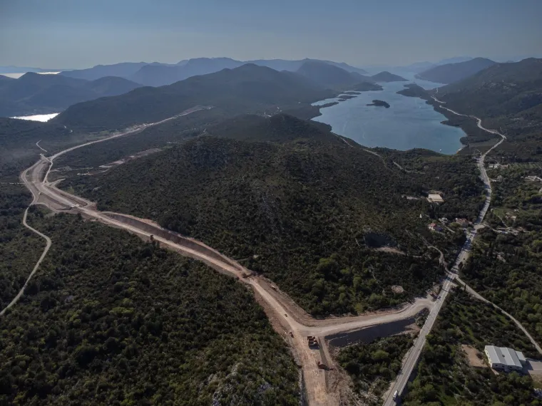 Pogledajte kako iz zraka izgledaju pristupne ceste koje Pelješki most spremno čeka: Otvorenje se očekuje u 'špici' sezone