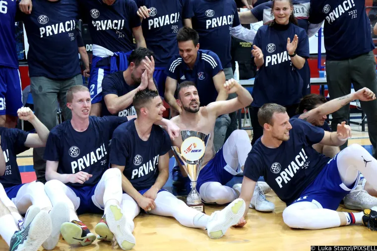 Osnovani su prije dvije godine, a već su u najjačoj ligi. Pogledajte ludo slavlje ko&scaron;arka&scaron;a Dinama nakon plasmana u Premier ligu