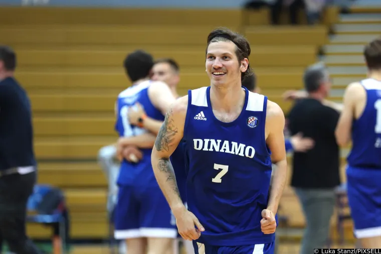 Osnovani su prije dvije godine, a već su u najjačoj ligi. Pogledajte ludo slavlje ko&scaron;arka&scaron;a Dinama nakon plasmana u Premier ligu