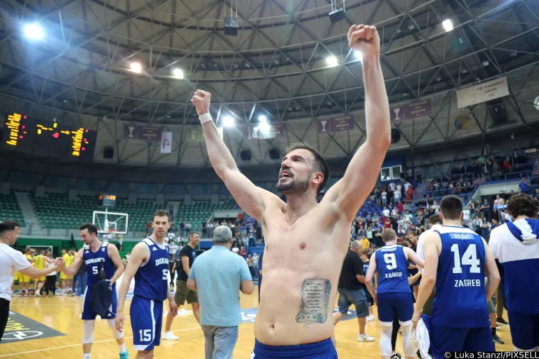 Osnovani su prije dvije godine, a već su u najjačoj ligi. Pogledajte ludo slavlje ko&scaron;arka&scaron;a Dinama nakon plasmana u Premier ligu