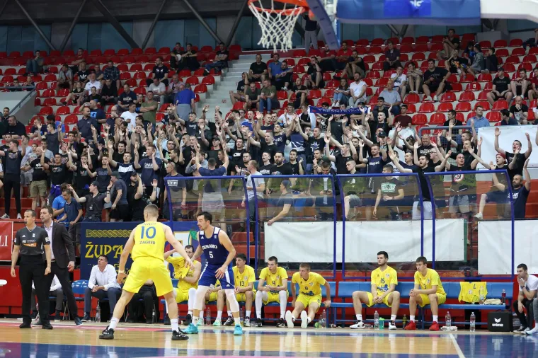 Noć za pamćenje KK Dinamo Zagreb. Od suza radosnica, pa do onih od suzavca. Evo &scaron;to se sve događalo i za&scaron;to su neredi započeli