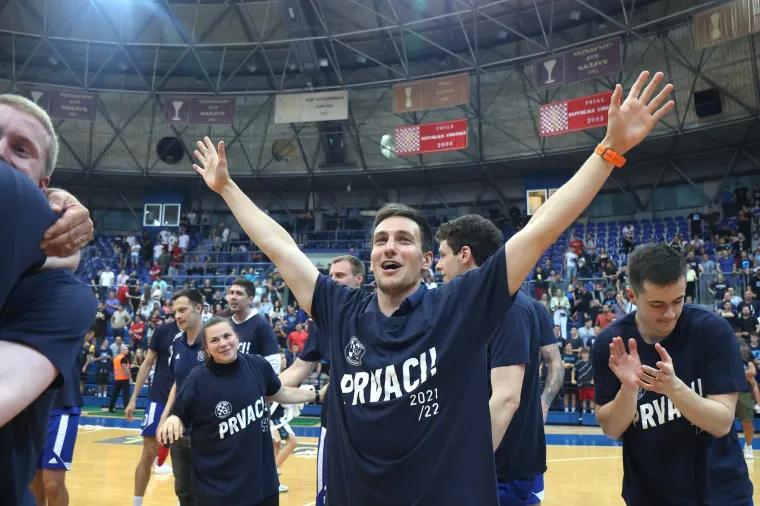 Noć za pamćenje KK Dinamo Zagreb. Od suza radosnica, pa do onih od suzavca. Evo &scaron;to se sve događalo i za&scaron;to su neredi započeli