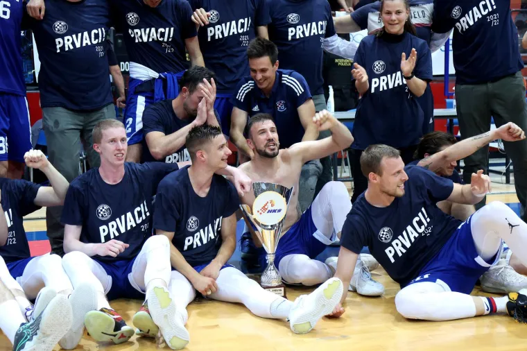 Noć za pamćenje KK Dinamo Zagreb. Od suza radosnica, pa do onih od suzavca. Evo &scaron;to se sve događalo i za&scaron;to su neredi započeli