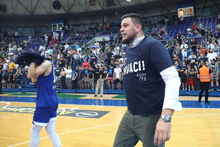 Noć za pamćenje KK Dinamo Zagreb. Od suza radosnica, pa do onih od suzavca. Evo &scaron;to se sve događalo i za&scaron;to su neredi započeli