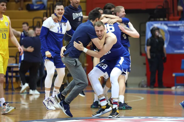 Noć za pamćenje KK Dinamo Zagreb. Od suza radosnica, pa do onih od suzavca. Evo &scaron;to se sve događalo i za&scaron;to su neredi započeli