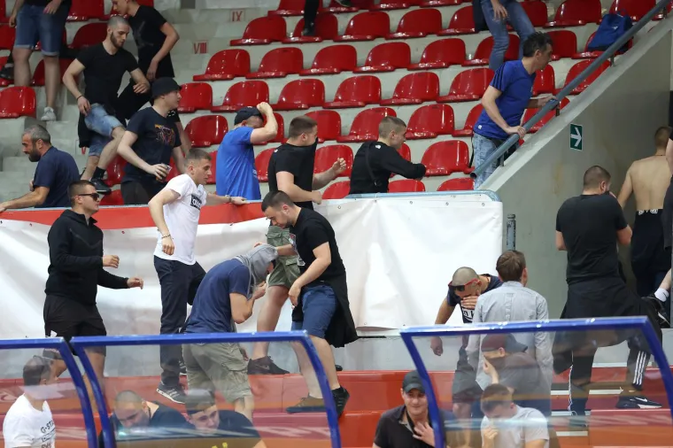 Noć za pamćenje KK Dinamo Zagreb. Od suza radosnica, pa do onih od suzavca. Evo &scaron;to se sve događalo i za&scaron;to su neredi započeli