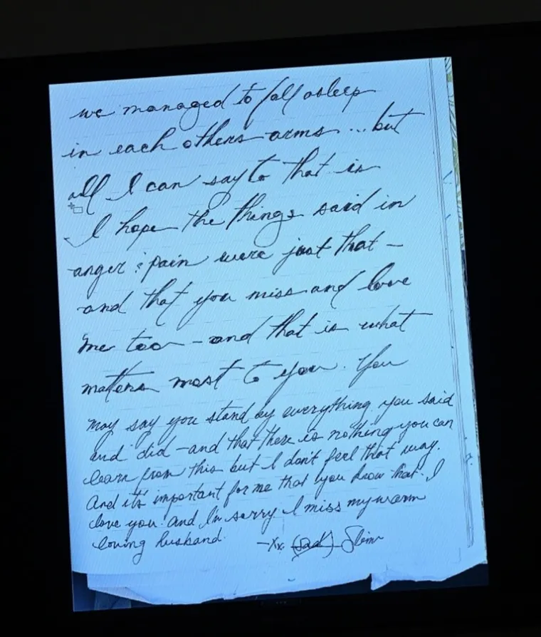 U bilješci od 1. kolovoza 2015. Heard je napisala: &quot;Jedva sam čekala da ti kažem koliko te obožavam. Nisam mogla zamisliti ljepši medeni mjesec.&quot;

Dana 17. kolovoza 2015. Amber je napisala: &quot;Žao mi je što sam tako jako protresla volan. Kvragu, volim te Johnny, vezana sam za tebe zauvijek.&quot;