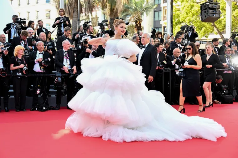 Eva Longoria 'pregazila' konkurenciju seksepilom u neobičnoj haljini, ali nije joj bilo lako...