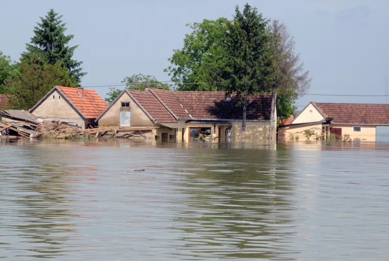 Osam godina pro&scaron;lo je od poplava u Gunji, Rajevu selu i ostatku Slavonije: Ovako su izgledali pod vodom