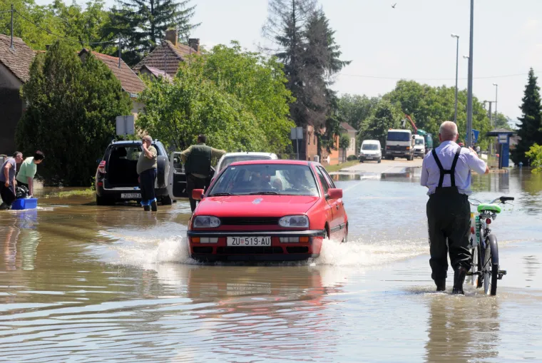 Osam godina pro&scaron;lo je od poplava u Gunji, Rajevu selu i ostatku Slavonije: Ovako su izgledali pod vodom