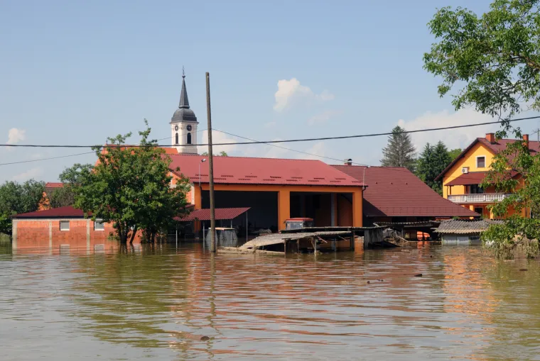 Osam godina pro&scaron;lo je od poplava u Gunji, Rajevu selu i ostatku Slavonije: Ovako su izgledali pod vodom