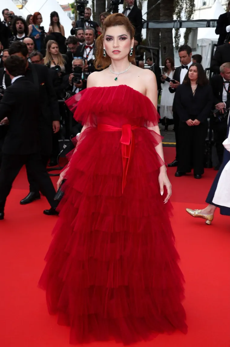 Eva Longoria zakucala kreacijom s ogledalima, a trudna Adriana Lima odvažnom haljinom postala konkurencija Rihanni