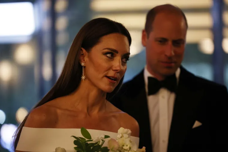 Zanosna Kate Middleton blistala je tijekom cijele premijere, njezina putena ženstvenost došla je do izražaja prirodnim lookom i jednostavnom frizurom, koja je isticala njezine neobične naušnice...