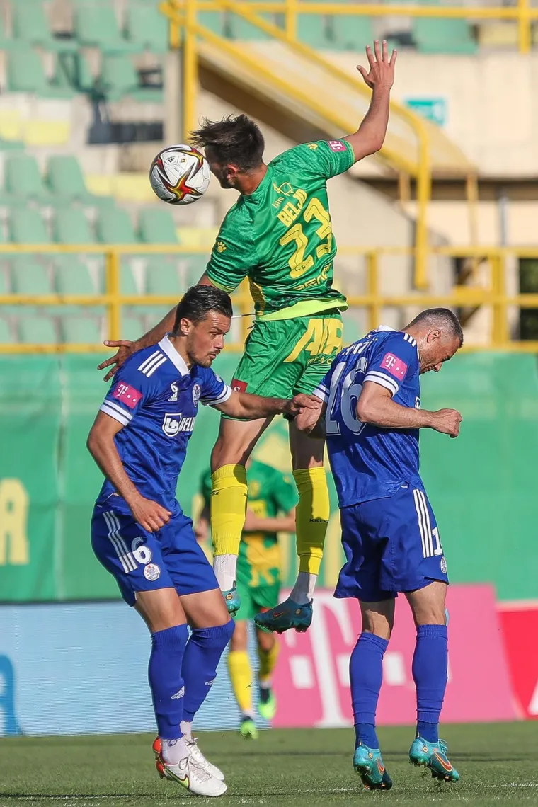 Zanosne dame u&scaron;etale na tribinu i zasjenile slavnog hrvatskog nogometa&scaron;a. Plijenile su pažnju svih na stadionu