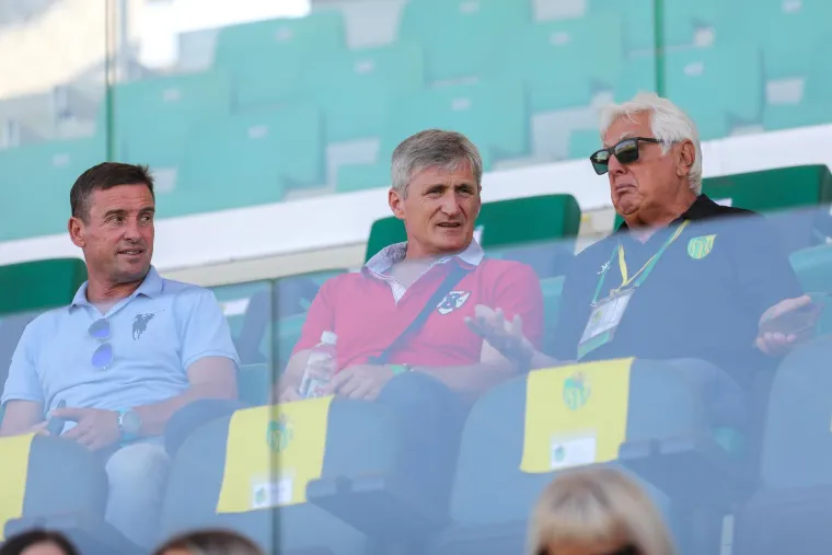 Zanosne dame u&scaron;etale na tribinu i zasjenile slavnog hrvatskog nogometa&scaron;a. Plijenile su pažnju svih na stadionu