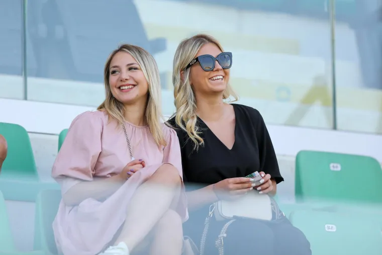 Zanosne dame u&scaron;etale na tribinu i zasjenile slavnog hrvatskog nogometa&scaron;a. Plijenile su pažnju svih na stadionu
