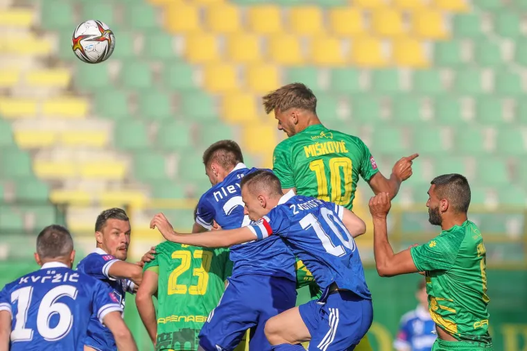 Zanosne dame u&scaron;etale na tribinu i zasjenile slavnog hrvatskog nogometa&scaron;a. Plijenile su pažnju svih na stadionu