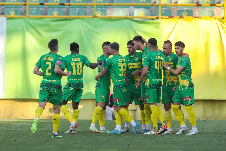 Zanosne dame u&scaron;etale na tribinu i zasjenile slavnog hrvatskog nogometa&scaron;a. Plijenile su pažnju svih na stadionu