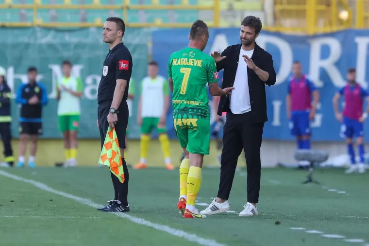 Zanosne dame u&scaron;etale na tribinu i zasjenile slavnog hrvatskog nogometa&scaron;a. Plijenile su pažnju svih na stadionu