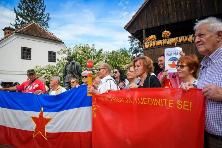 Dan Mladosti u bivšoj se Jugoslaviji obilježavao  25. svibnja na rođendan predsjednika i maršala Socijalističke Federativne Republike Jugoslavije Josipa Broza Tita