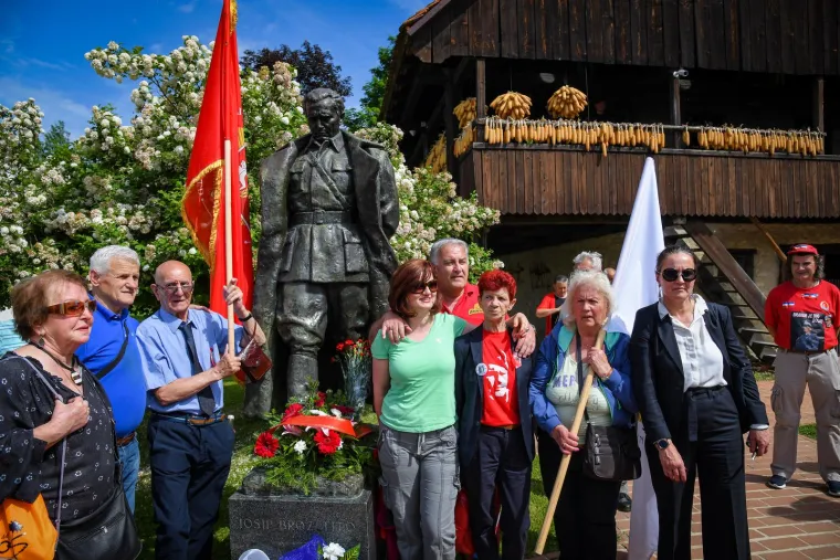 Njegovi ljubitelji danas su se okupili kako bi proslavili Titov 130. rođendan