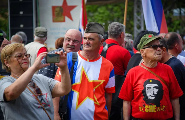 Pogledajte veliku fotogaleriju, slavi se Dan mladosti: 'Policajac mi je rekao da skinem kapu jer podsjeća na 90-e'