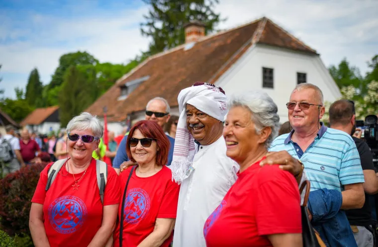 Pogledajte veliku fotogaleriju, slavi se Dan mladosti: 'Policajac mi je rekao da skinem kapu jer podsjeća na 90-e'