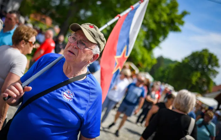 Pogledajte veliku fotogaleriju, slavi se Dan mladosti: 'Policajac mi je rekao da skinem kapu jer podsjeća na 90-e'