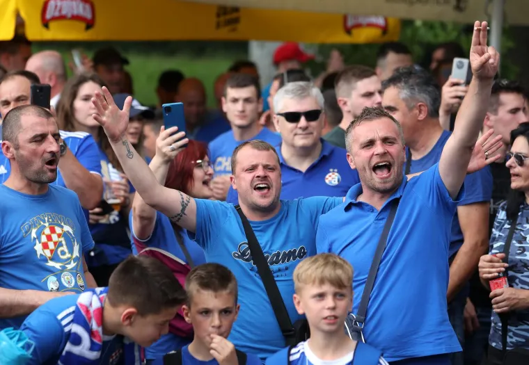 Pogledajte kakva je atmosfera ispred Maksimira uoči derbija s Hajdukom