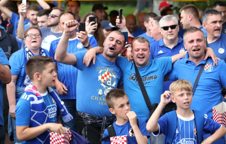 Pogledajte kakva je atmosfera ispred Maksimira uoči derbija s Hajdukom