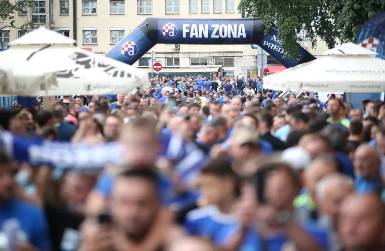 Pogledajte kakva je atmosfera ispred Maksimira uoči derbija s Hajdukom