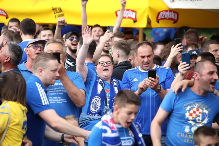 Pogledajte kakva je atmosfera ispred Maksimira uoči derbija s Hajdukom