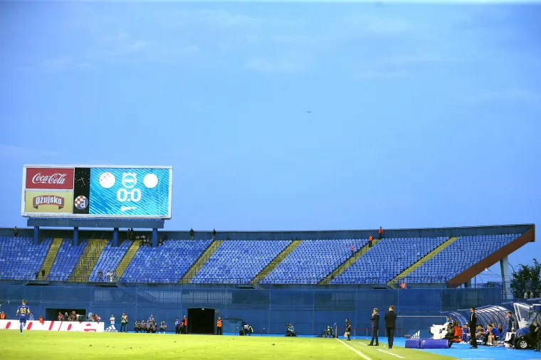 Prazna južna tribina, Torcida