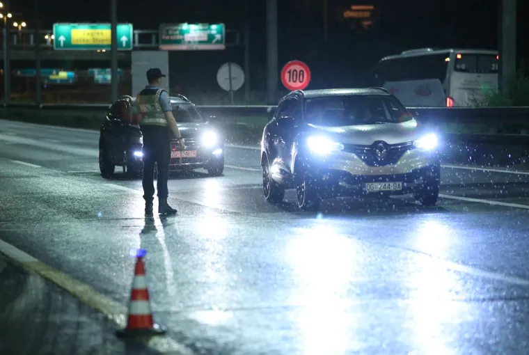 Stotine torcida&scaron;a sukobilo se s interventnom policijom, dvoje propucanih. Policija otkrila detalje krvavog obračuna