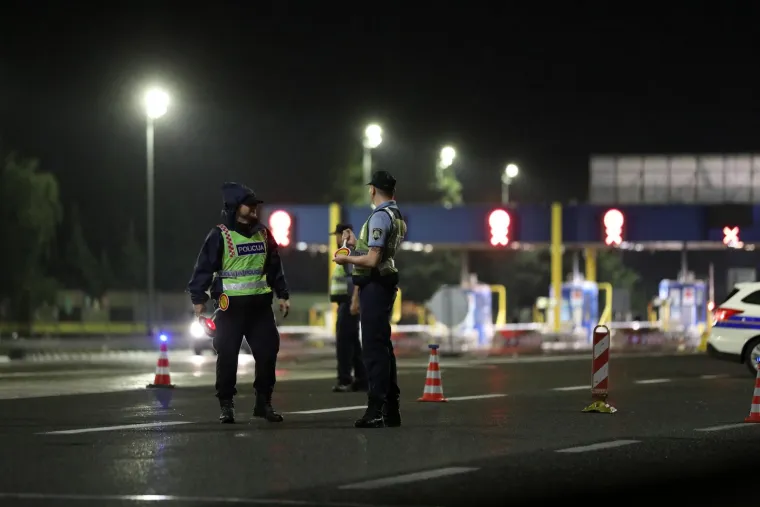 Stotine torcida&scaron;a sukobilo se s interventnom policijom, dvoje propucanih. Policija otkrila detalje krvavog obračuna