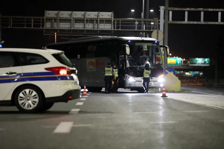 Stotine torcida&scaron;a sukobilo se s interventnom policijom, dvoje propucanih. Policija otkrila detalje krvavog obračuna