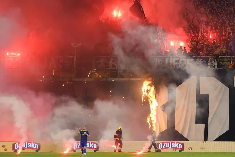 Spektakularna bakljada Bad Blue Boysa