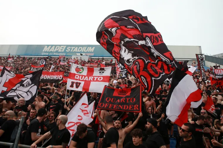 Pogledajte nevjerojatne scene nakon &scaron;to je Milan osvojio titulu: Gorjelo je na stadionu i ispred njega, ovi prizori obilaze svijet