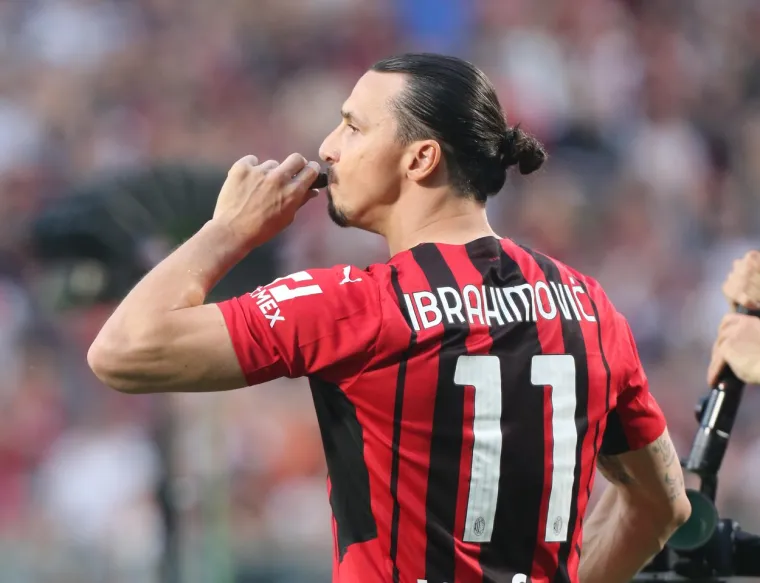 Zlatan Ibrahimović s cigarom u ustima proslavio titulu, napravio je pravi show na stadionu