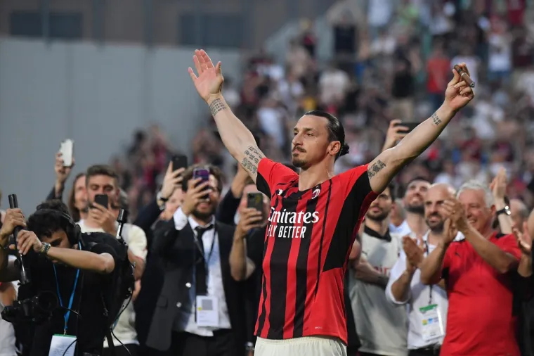 Zlatan Ibrahimović s cigarom u ustima proslavio titulu, napravio je pravi show na stadionu