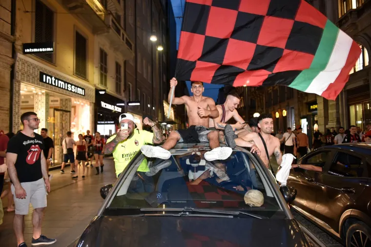 Ludnica na ulicama Milana nakon osvajanja naslova