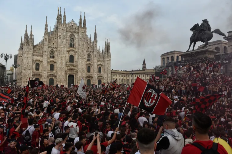 Ludnica na ulicama Milana nakon osvajanja naslova