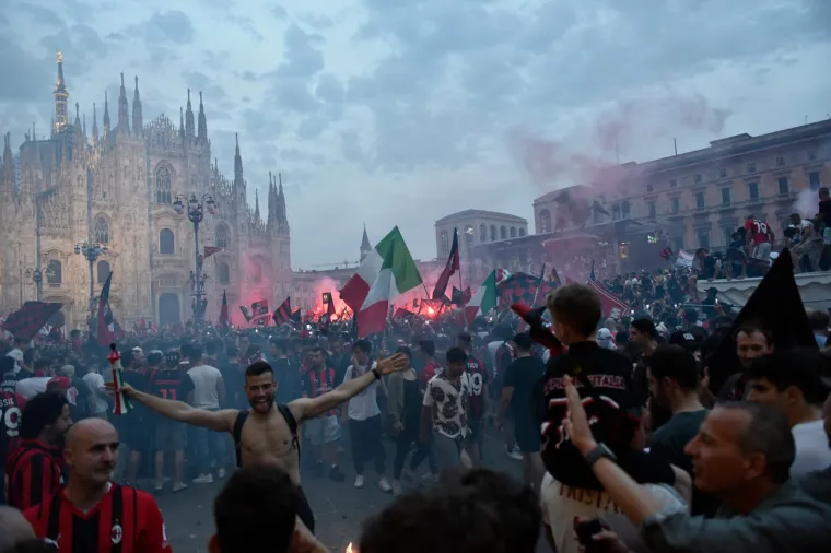 Ludnica na ulicama Milana nakon osvajanja naslova