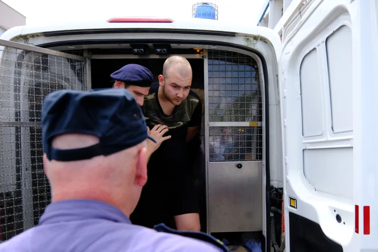 Torcida&scaron;i skrivenih lica izvedeni pred sud: DORH traži istražni zatvor za 44 navijača