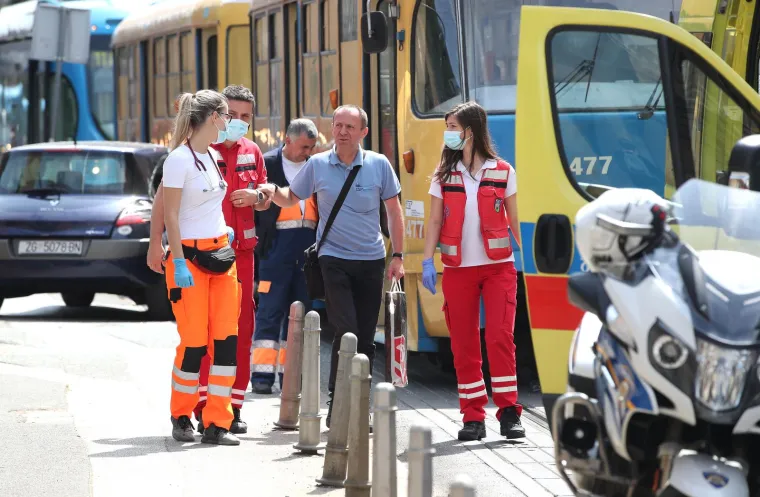 Sudar tramvaja i automobila